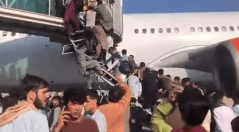 탈레반 점령으로 아프가니스탄 카불 공항 상황