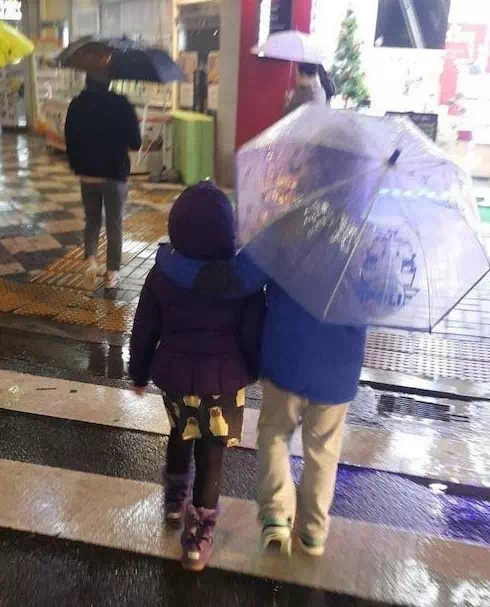 연인 아닌 친남매 인증샷