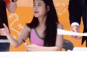 개뻘쭘해 하는 팬싸인회 연예인들