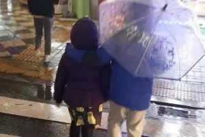 연인 아닌 친남매 인증샷