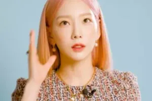태연 이제 얼굴에서 나이가 보이네