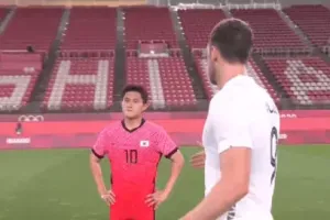 한국 축구 뉴질랜드에게 패하고 악수 거부한 이동경
