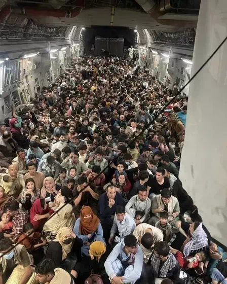 카불 공항 수송기 내부 모습