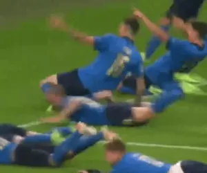 이탈리아 유로 2020 우승 후 세레모니 중 노출사고