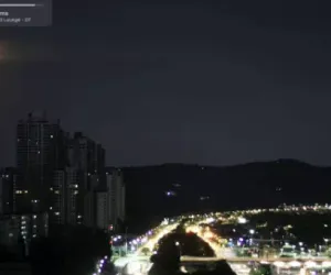 서울 밤하늘에 찍힌 별똥별